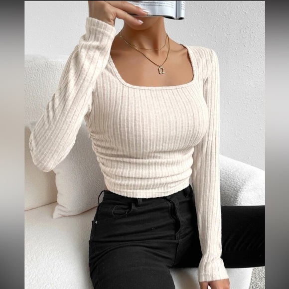 Tops - NWOT EZwear Square Neck Ruched Side Crop Tee (L) Cream